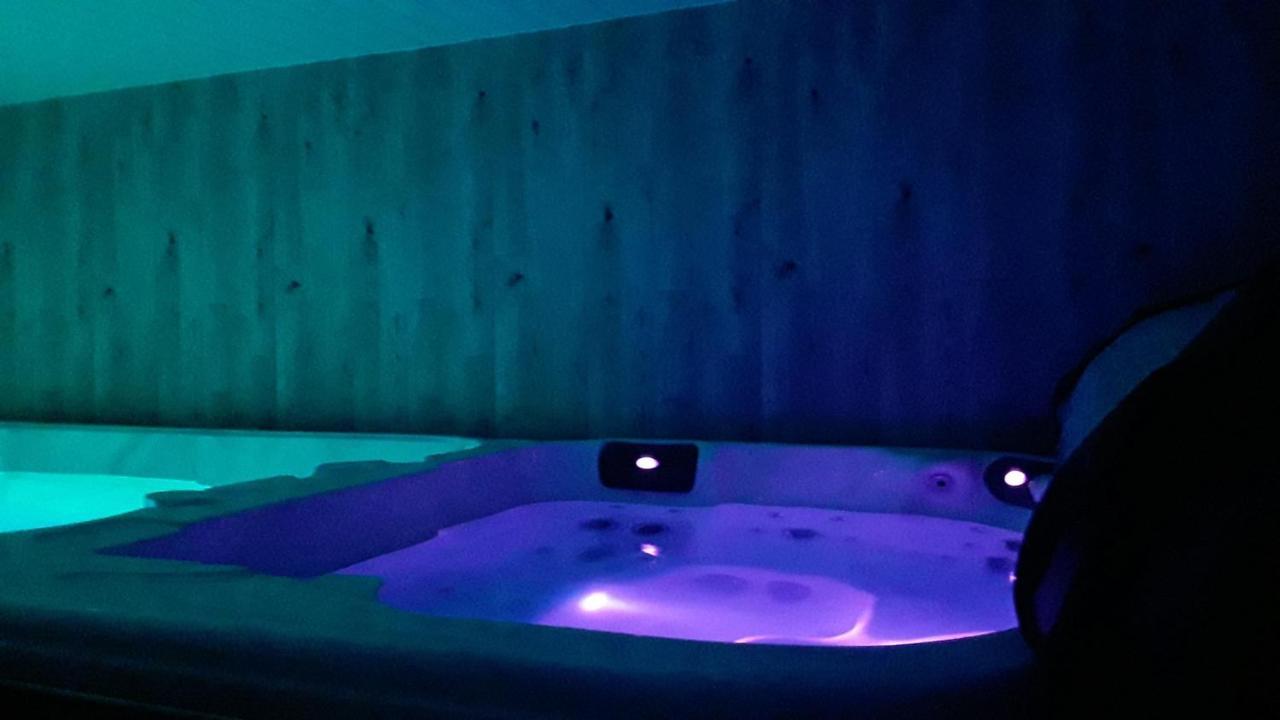 Amazing Cottage With Private Indoor Swim Pool And Hot Tub Grantown-on-Spey Exteriör bild
