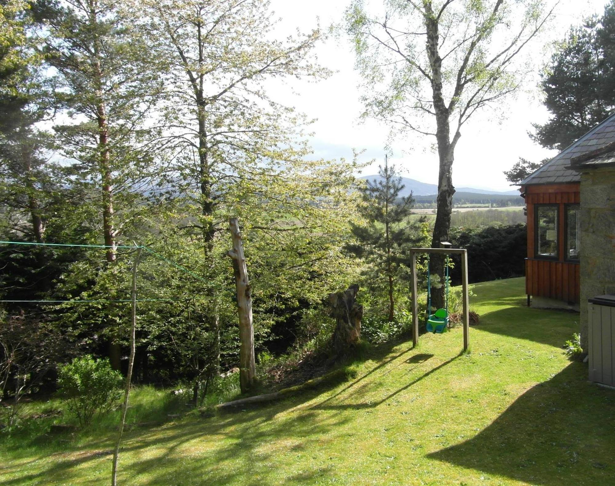 Amazing Cottage With Private Indoor Swim Pool And Hot Tub Grantown-on-Spey Exteriör bild