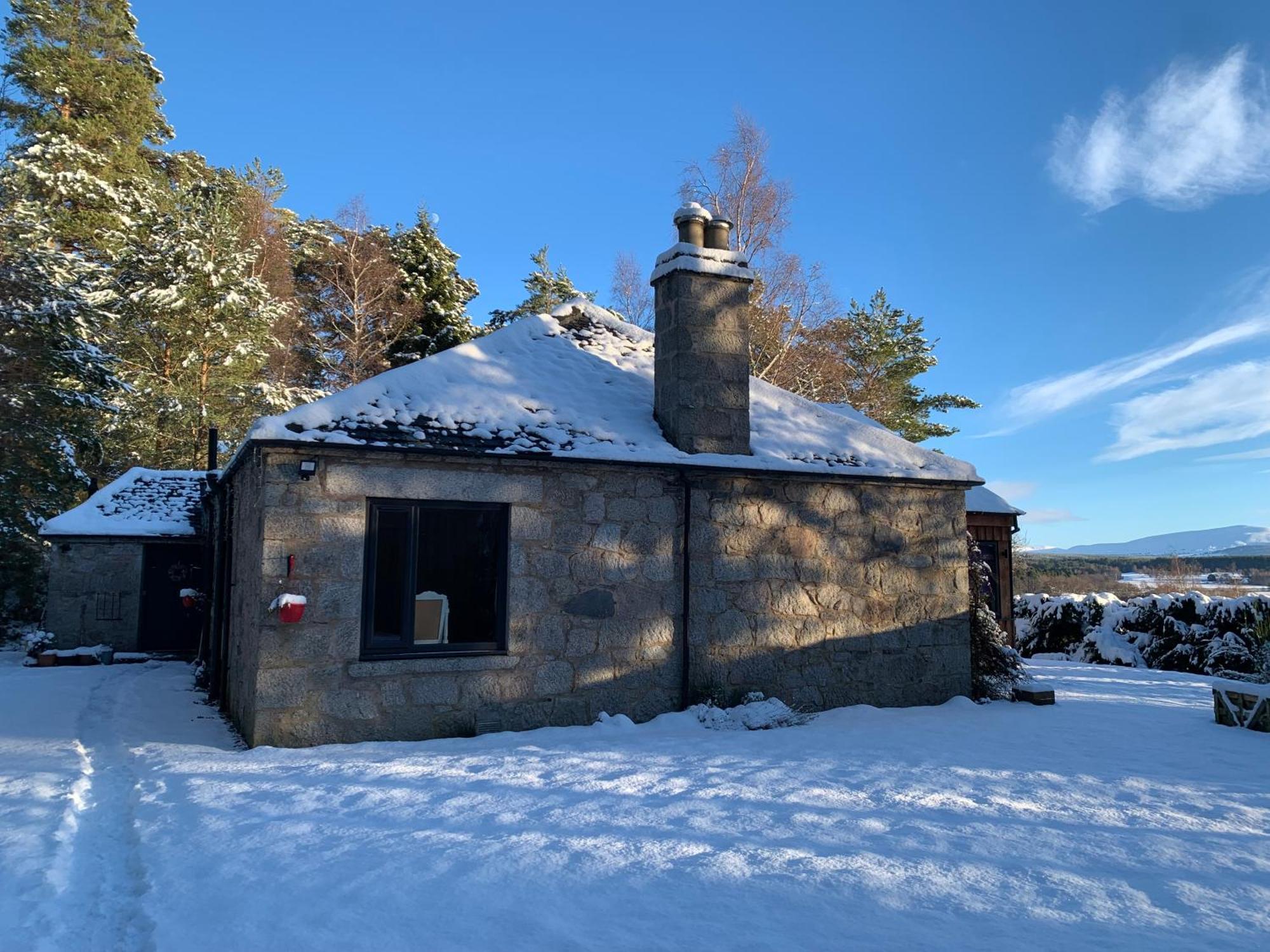 Amazing Cottage With Private Indoor Swim Pool And Hot Tub Grantown-on-Spey Exteriör bild